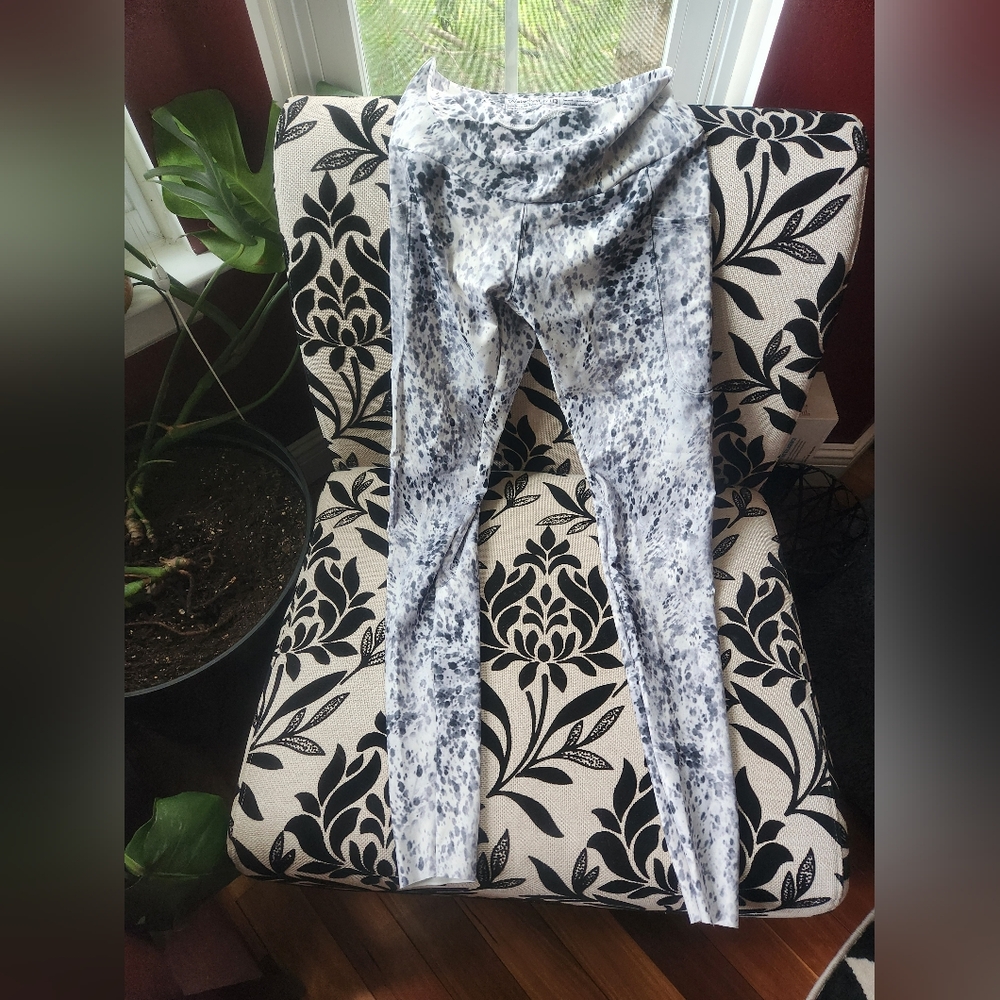 Monochrome Patterned Leggings